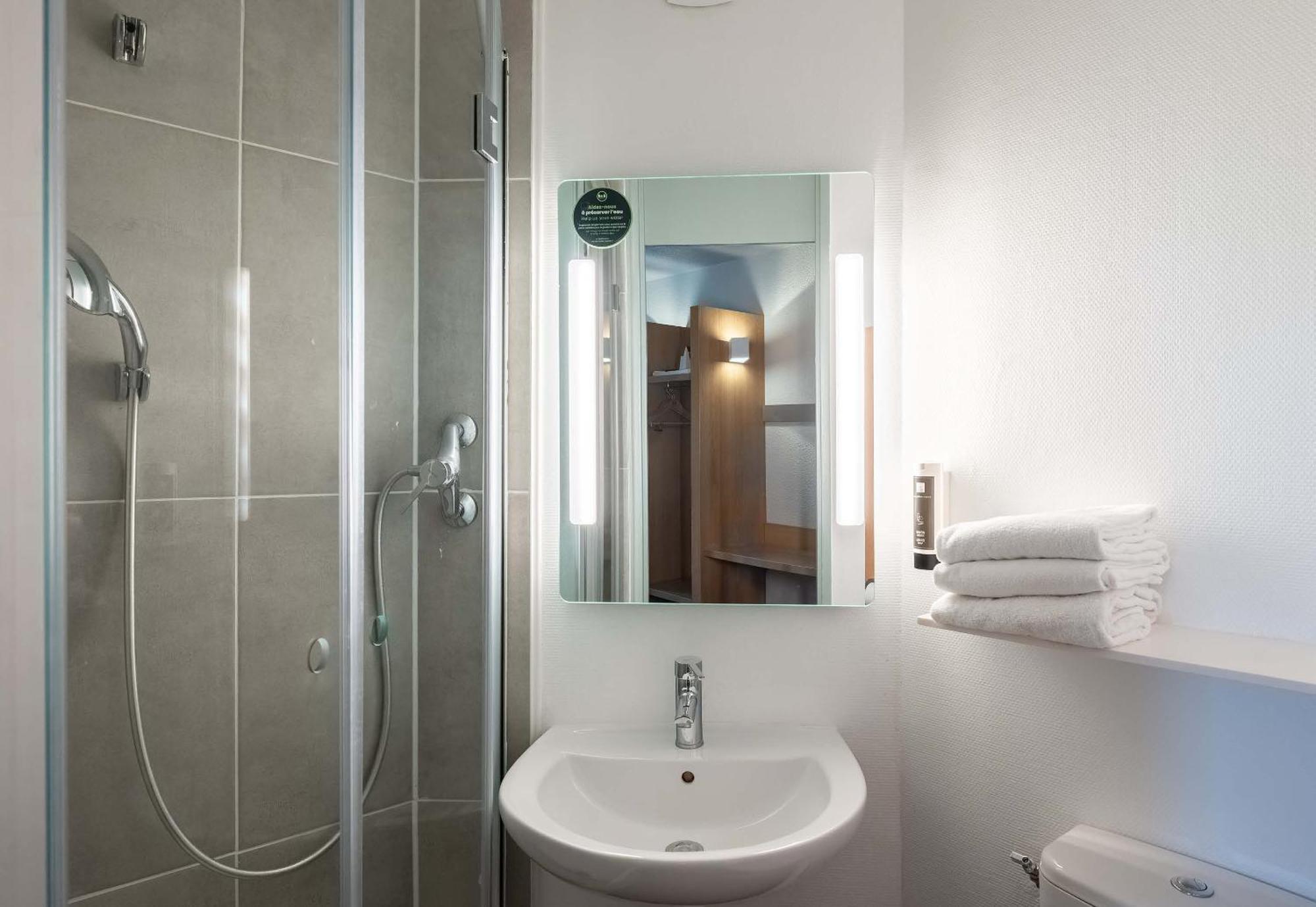 B&B Hotel Lille Lezennes Stade Pierre Mauroy Esterno foto